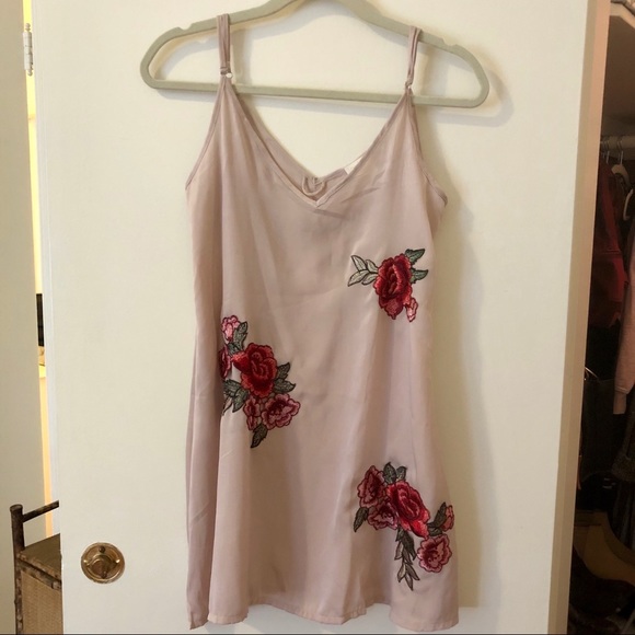 Blush silk slip dress with embroidered roses - Picture 2 of 4